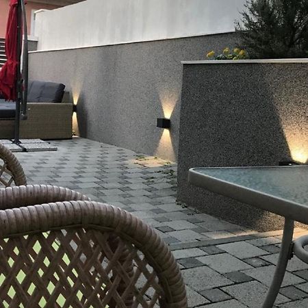 Holiday Home Aspalathos - With Free Parking, Near The Beach, A Few Minutes' Walking Distance To The Unesco Palace スプリト エクステリア 写真