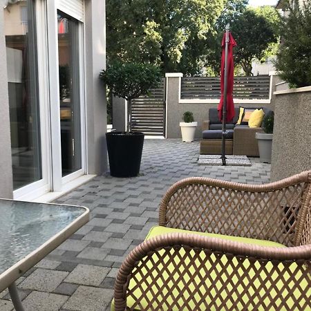 Holiday Home Aspalathos - With Free Parking, Near The Beach, A Few Minutes' Walking Distance To The Unesco Palace スプリト エクステリア 写真