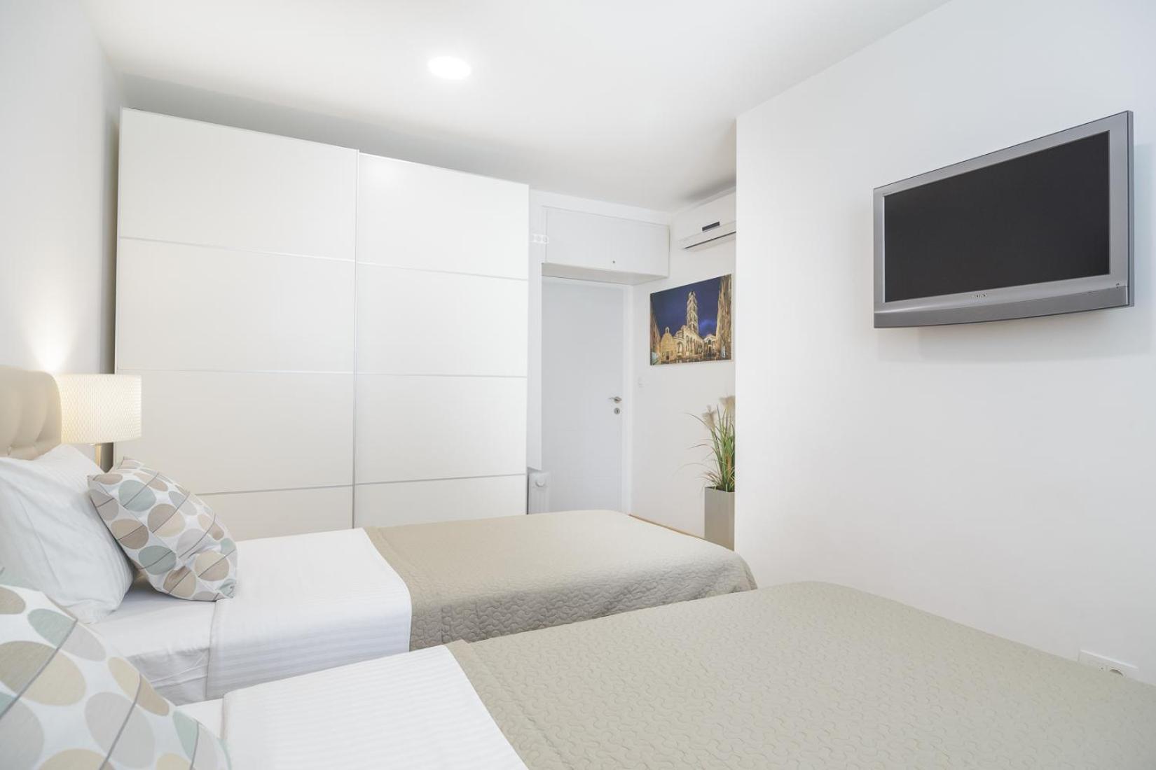 Holiday Home Aspalathos - With Free Parking, Near The Beach, A Few Minutes' Walking Distance To The Unesco Palace スプリト エクステリア 写真