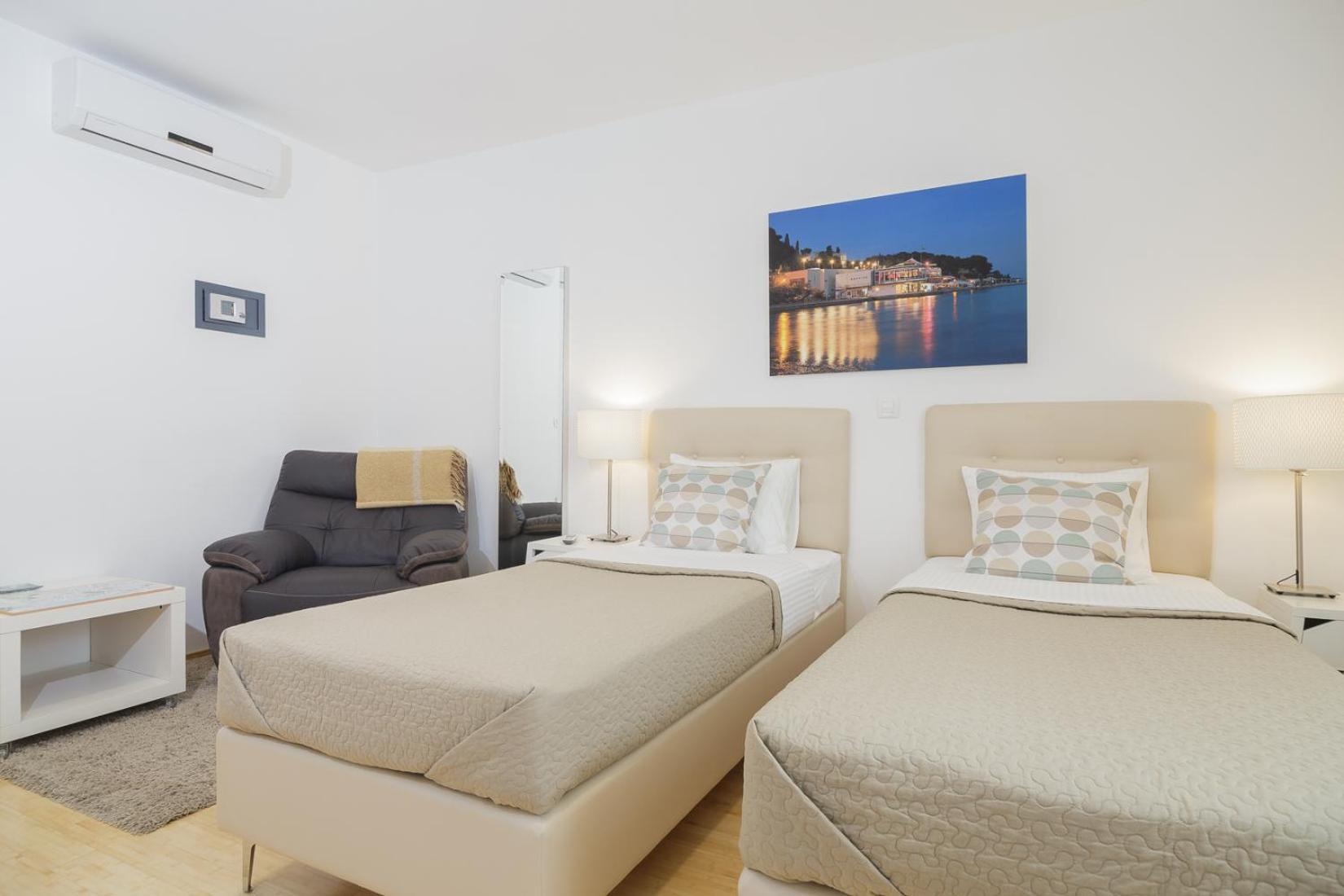 Holiday Home Aspalathos - With Free Parking, Near The Beach, A Few Minutes' Walking Distance To The Unesco Palace スプリト エクステリア 写真