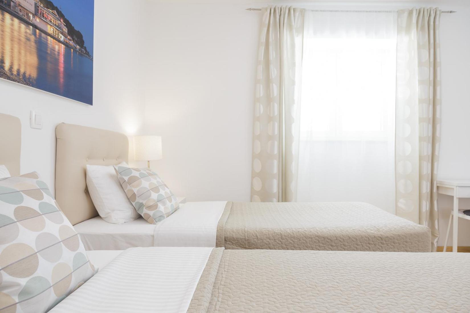 Holiday Home Aspalathos - With Free Parking, Near The Beach, A Few Minutes' Walking Distance To The Unesco Palace スプリト エクステリア 写真