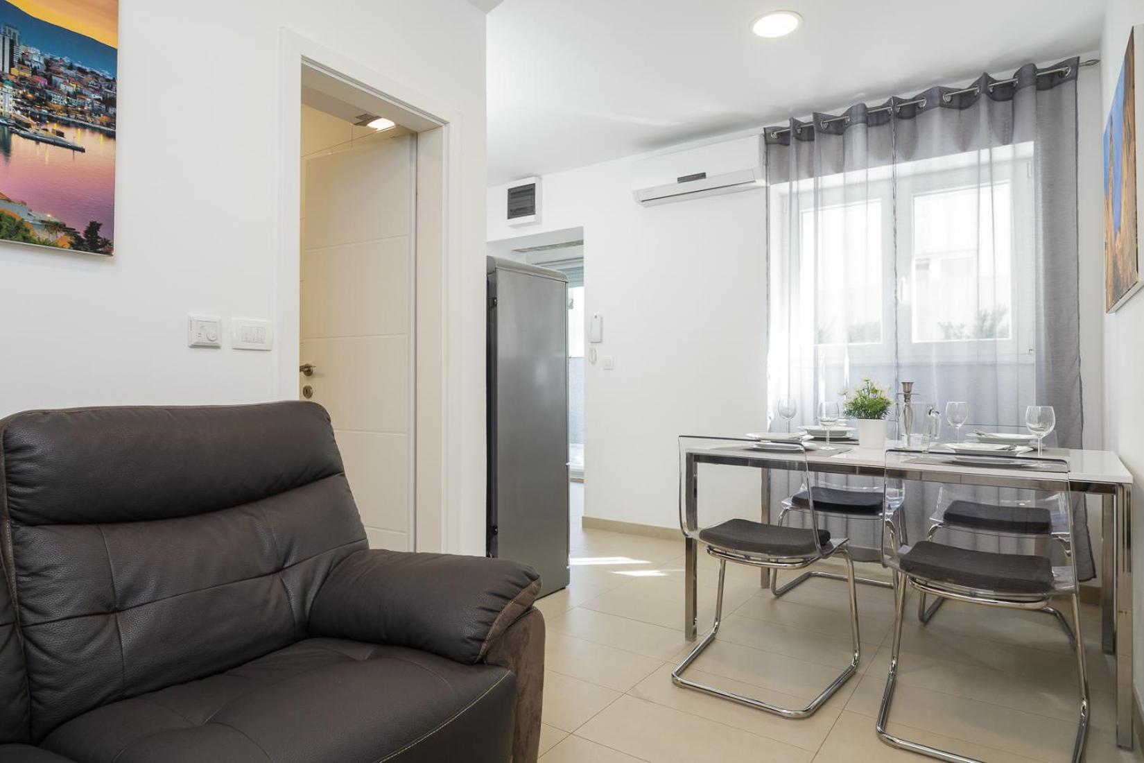 Holiday Home Aspalathos - With Free Parking, Near The Beach, A Few Minutes' Walking Distance To The Unesco Palace スプリト エクステリア 写真