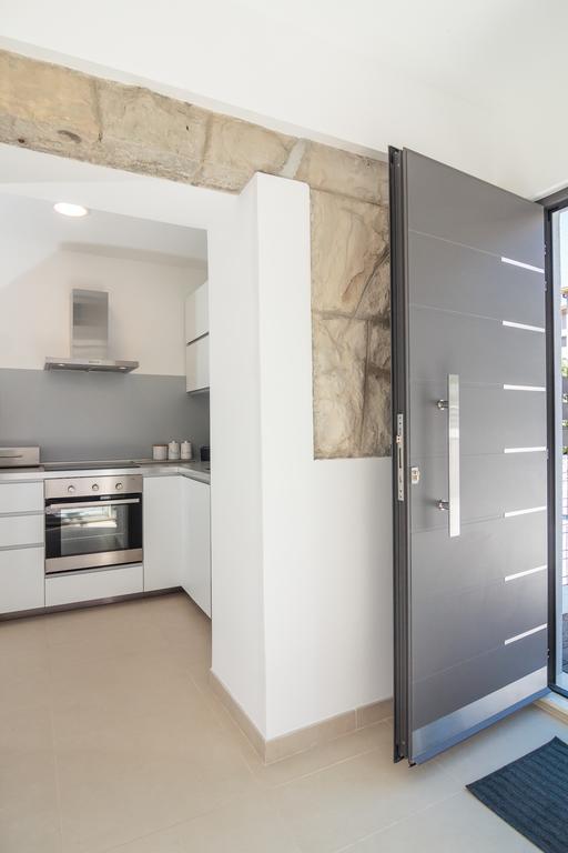 Holiday Home Aspalathos - With Free Parking, Near The Beach, A Few Minutes' Walking Distance To The Unesco Palace スプリト エクステリア 写真