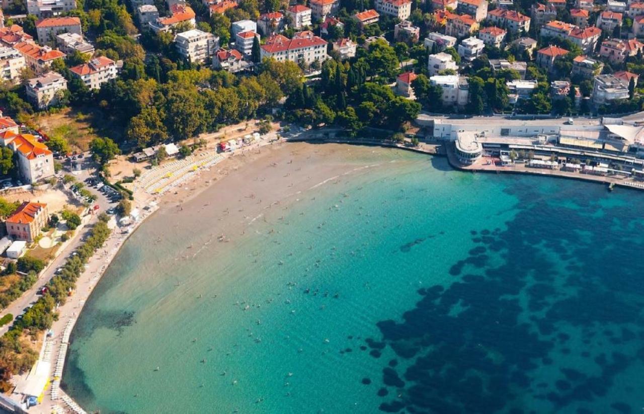 Holiday Home Aspalathos - With Free Parking, Near The Beach, A Few Minutes' Walking Distance To The Unesco Palace スプリト エクステリア 写真