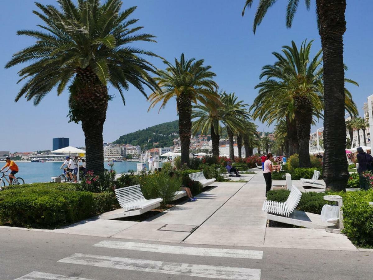 Holiday Home Aspalathos - With Free Parking, Near The Beach, A Few Minutes' Walking Distance To The Unesco Palace スプリト エクステリア 写真