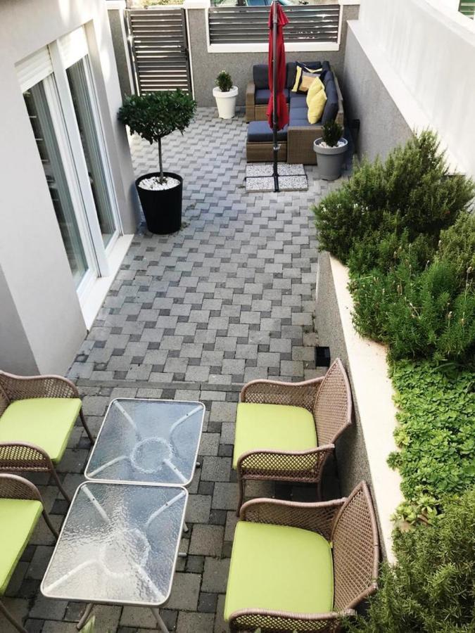 Holiday Home Aspalathos - With Free Parking, Near The Beach, A Few Minutes' Walking Distance To The Unesco Palace スプリト エクステリア 写真